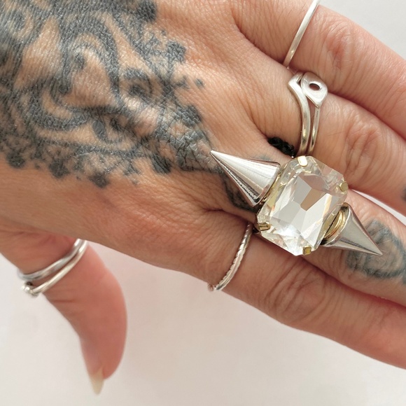 Noir jewlery Crystal spike ring - Picture 2 of 5